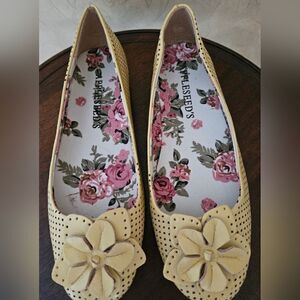 Appleseed's Genuine Leather Yellow Floral Slip-on Flats-Size 8